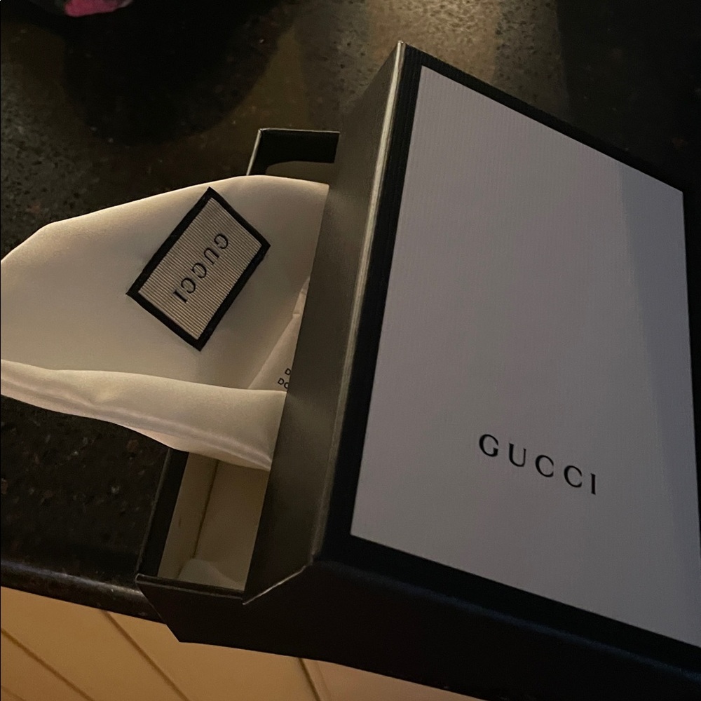 Authentic Gucci GG Supreme Bee Billfold wallet - Picture 8 of 8